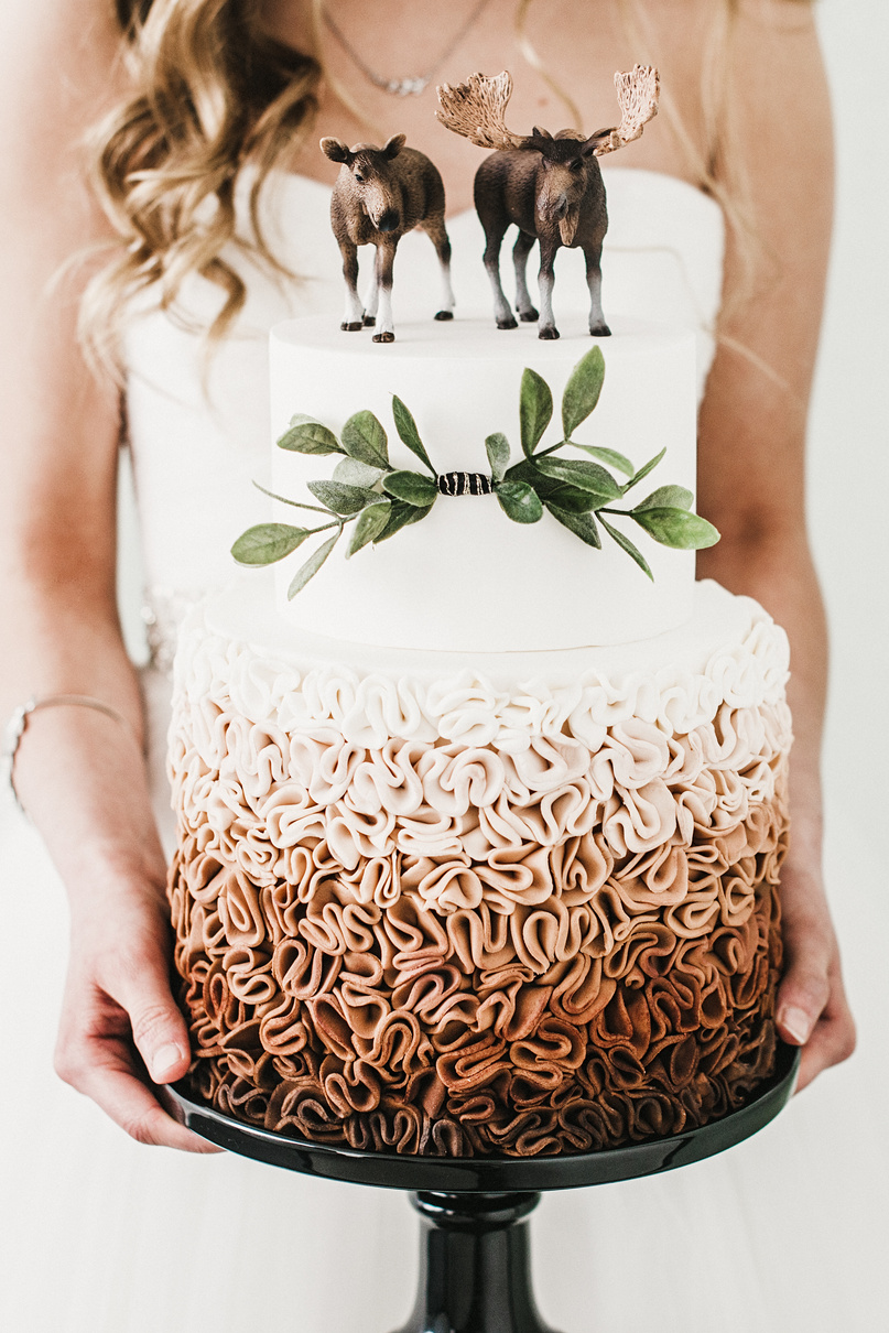 Beautiful bride holding pretty wedding cake